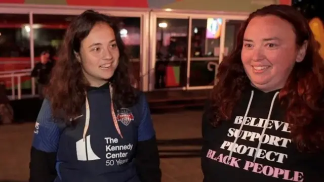 시드니에서 경기를 지켜본 앤 토빈(왼쪽)과 에린 오리어리