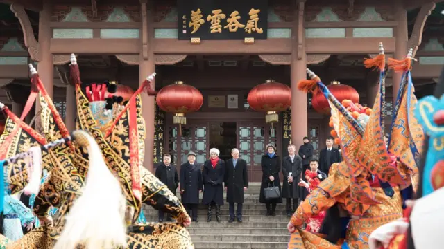 黄鹤楼前听京剧