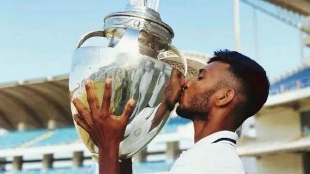 బ్యాటింగ్‌లో చేతన్ రాణిస్తున్నా, బౌలింగ్ స్టైల్ ను చూసి అందులో శిక్షణ ఇచ్చింది స్కూల్ యాజమాన్యం