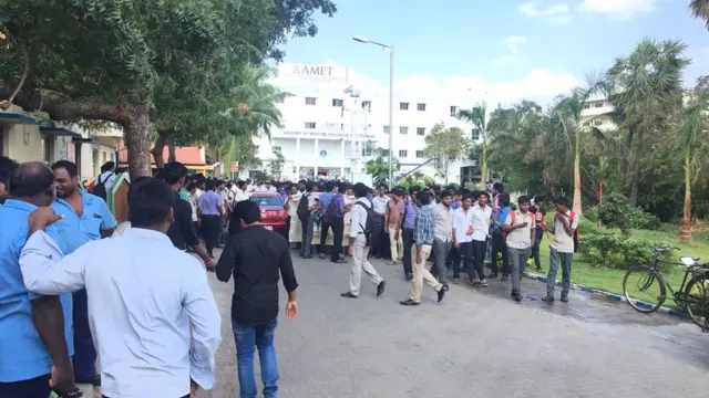 ஜல்லிக்கட்டு போராட்டத்தில் சென்னை கடல்சார் பல்கலைக்கழக மாணவர்கள்