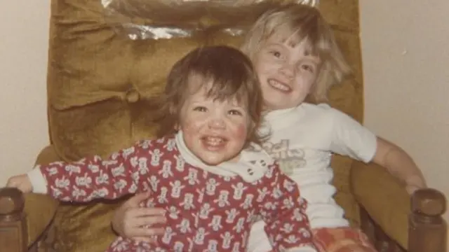 Мелисса со своей сестрой