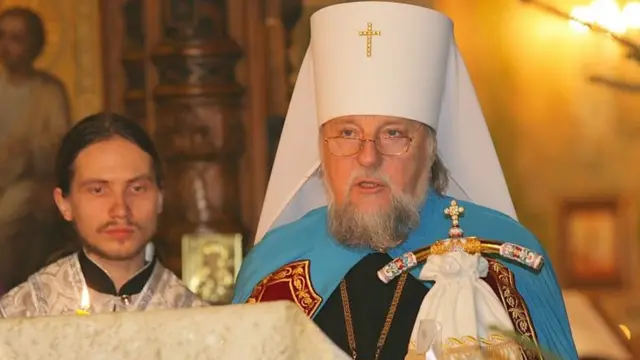 Митрополит Олександр (праворуч) на різдвяній службі