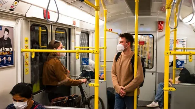 Pessoas no metrô