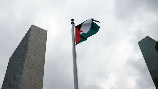 መስከረም 2015 ጀሚራ ባንዴራ ፍሊስጤም ኣብ ቀጽሪ ውድብ ሕቡራት ንመጀመርታ ዝተሰቀለትሉ