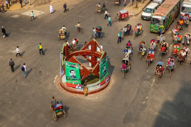 যেখানে নূর হোসেন গুলিবিদ্ধ হয়েছিলেন সেই রাস্তার নাম রাখা হয়েছে নূর হোসেন স্কোয়ার