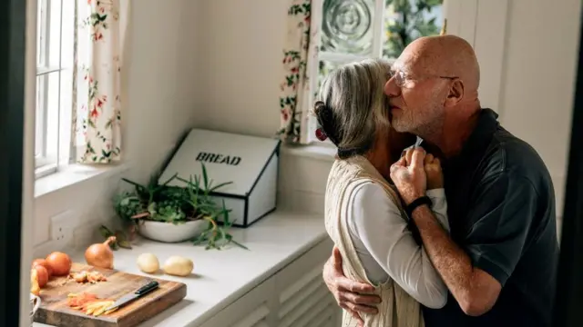 Если любовь - это химический процесс, то в состоянии ли мы поддерживать его до конца нашей жизни?