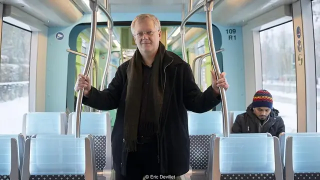 पब्लिक ट्रांसपोर्ट