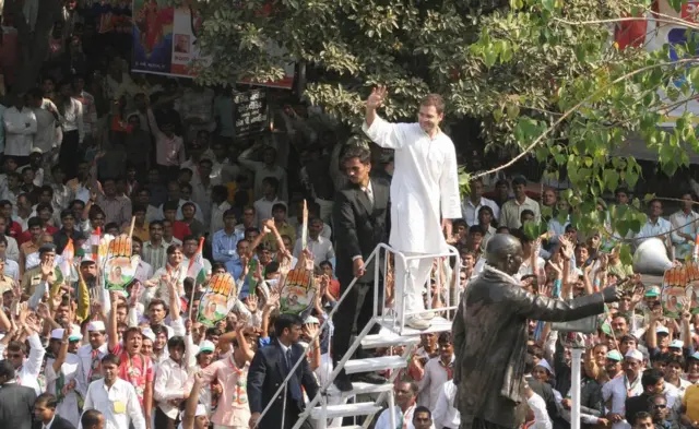 કોંગ્રેસ પક્ષ સુરતમાં સક્રિય થવા ઉપરાંત હવે આ ચૂંટણીમાં અહીં જીતનું ખાતું ખોલવાની પણ આશા રાખી રહ્યો છે