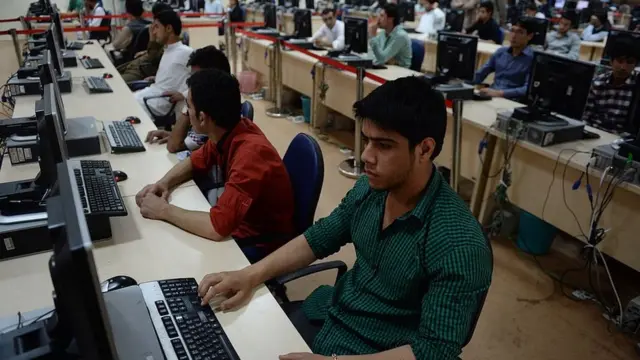 د ولسمشر د تقنیني فرمان له مخې، په دغو کمیسیونونو کې د غړیتوب شرایط دا دي چې لږ ترلږه په ټولنیزو علومو کې د لیسانس سند ولري، په دولتي یا غیردولتي بنسټونو کې یې ۱۰ کاله دنده ترسره کړې وي او لږ ترلږه ۳۵ کاله عمر ولري.