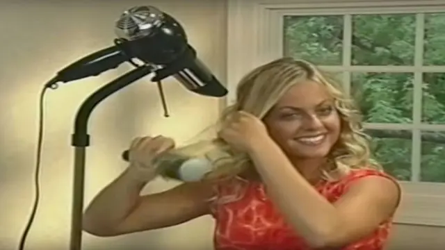 हेयर ड्रायर स्टैंड