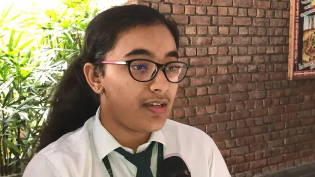 हंसिका शुक्ला, बारहवीं टॉपर