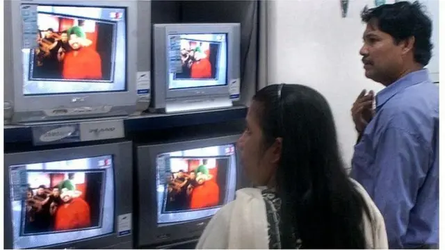 নারীদের মধ্যে ভারতীয় নাটকের জনপ্রিয়তা বেশি হলেও অনেক পুরুষই নিয়মিতই এই নাটকগুলো দেখেন