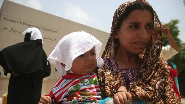A woman and child suffer in a heatwave in Pakistan in 2015