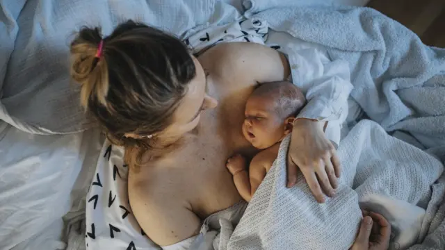 Le baby blues apparaît généralement quelques jours après la naissance.