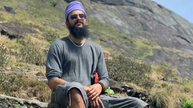 ਅੰਗਦ ਸਿੰਘ ਦੇ ਪਰਿਵਾਰ ਮੁਤਾਬਕ ਉਹ ਵਾਈਸ ਨਿਊਜ਼ ਦੇ ਸਾਊਥ ਏਸ਼ੀਆ ਦੇ ਡਾਕੂਮੈਂਟਰੀ ਪ੍ਰੋਡਿਊਸਰ ਹਨ