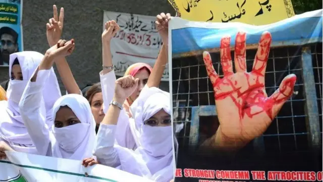 அரசின் முடிவினை எதிர்த்து ஹைதராபாத்தில் போராடிய காஷ்மீர் மாணவர்கள்