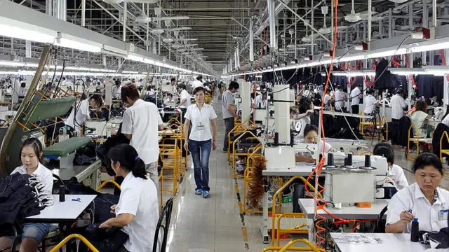 শাংহাইয়ের উপকণ্ঠে একটি পোশাক তৈরির কারখানা