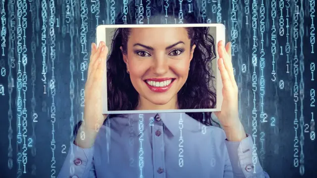 సోషల్ మీడియాలో ఫేక్ అకౌంట్లు