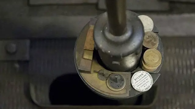 Peniques sobre el péndulo del Big Ben