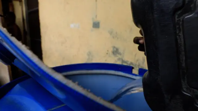 Mai Ruwa dey pour water