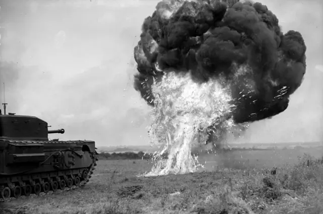 El cocodrilo lanzallamas, el más temido de los vehículos inventados por Percy Hobart.