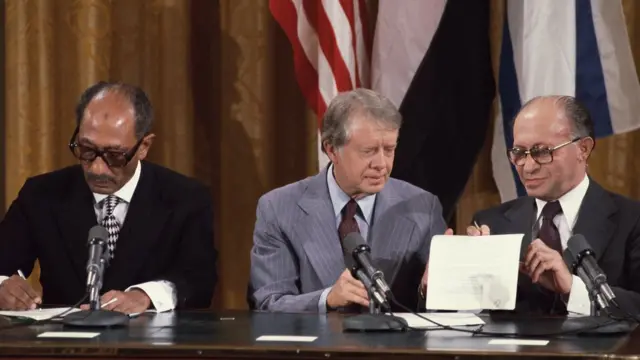 امضای توافقنامه کمپ دیوید در کاخ سفید در شهریور ۱۳۵۷