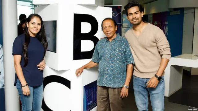 කලාකරුවන් තිදෙනා