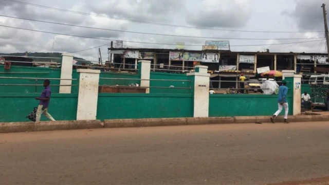 Market place wey dey locked