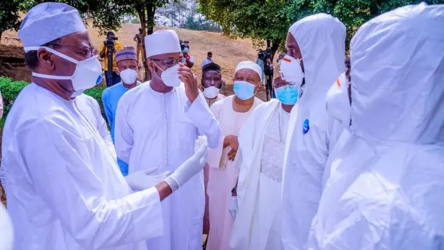 Family and friends wey come pay dia last respect to the late Chief of Staff to Nigeria President, Abba Kyari