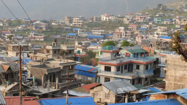 मौलिक संरचनायुक्त बारपाक गाउँ भूकम्पले ध्वस्त भएपछि अहिले पक्की घर बनेका छन्।