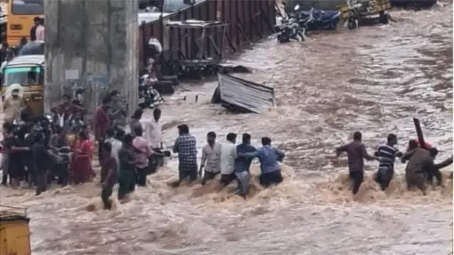 తిరుపతి నగరంలో వరద బీభత్సానికి నిదర్శనం ఈ దృశ్యం