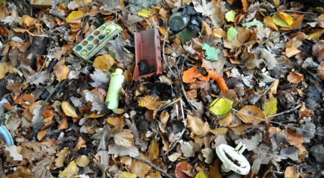 Посетиоци су веровали Кијаршису тек када су и сами видели отпад. „То заиста показује моћ материјалне културе", каже он