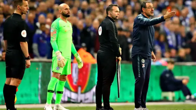 교체 골키퍼 카바예로가 교체 준비를 마쳤지만 교체는 이뤄지지 않았다