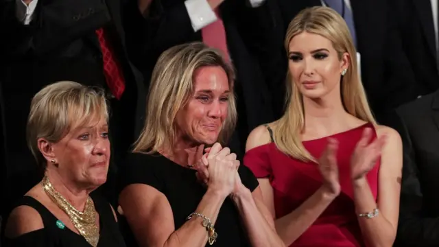 Carryn Owens acompañada de Ivanka Trump