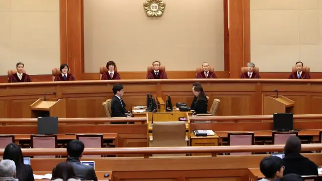 유남석 헌법재판소장과 재판관들이 27일 오후 서울 종로구 재동 헌법재판소 대심판정에 자리하고 있다