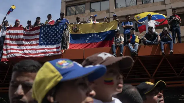 Venezuelalı muhalifler 1 Mayıs'ta ABD bayraklarıyla sokaklardaydı