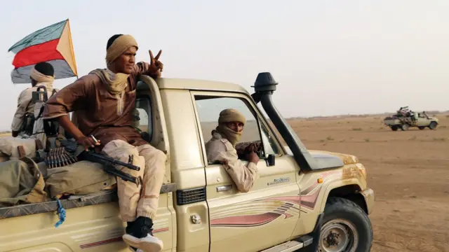 Des combattants touaregs de la Coordination des mouvements de l'Azawad (CMA) près de Kidal, dans le nord du Mali