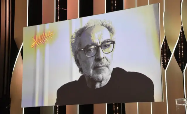 در سال ۲۰۱۸ برای آخرین فیلمش نخل طلای ویژه گرفت