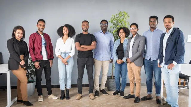 ሠራተኞች በከፊል