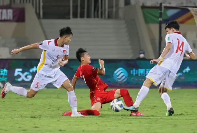 Rạng sáng 8/10, tuyển Việt Nam đã để thua Trung Quốc 2-3