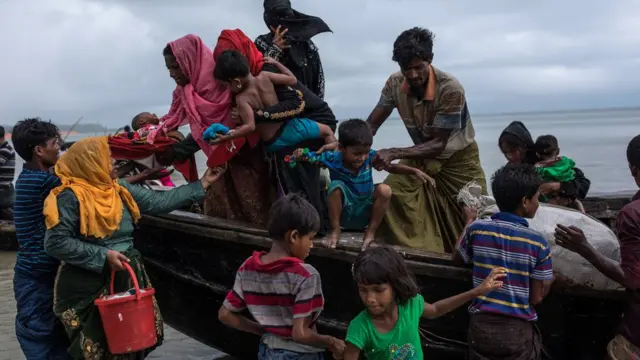 Fohisha tiqilib qoldi va eshakda sikildi