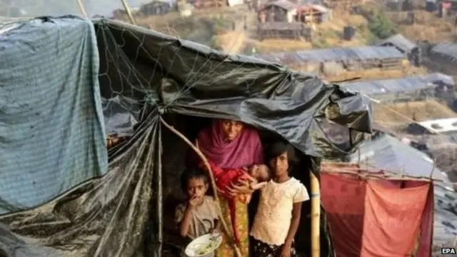 Rohingia refugees in a temporary shelter