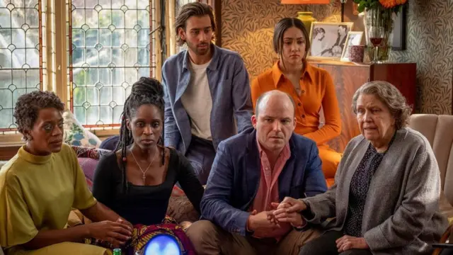 Серіал "Роки й роки"