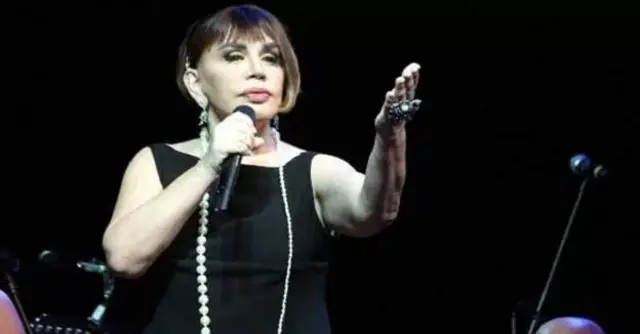 سزن آکسو یکی از معروفترین خوانندگان ترکیه است که به ملکه پاپ ترکیه شهرت دارد.