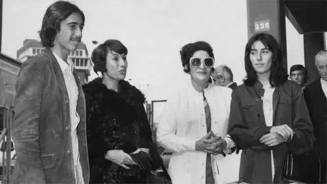 मुर्तझा भुट्टो, नुसरत भुट्टो, बेगम अलमास दौलताना आणि बेनझीर भुट्टो