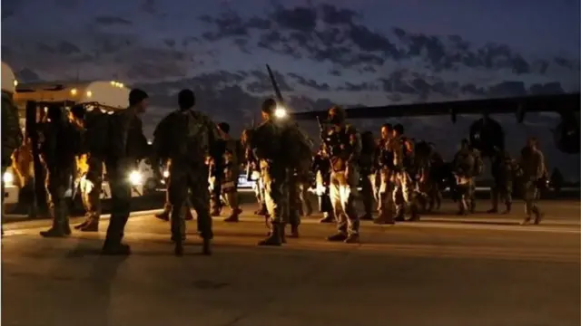 কুয়েতে কয়েকশো মার্কিন সেনা এসে পৌঁছেছে। পুরো অঞ্চল জুড়ে কয়েক হাজার সেনা মোতায়েন করা হয়েছে