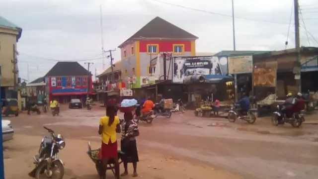 Nwaanyị Imo Bus-Stop, Nnewi
