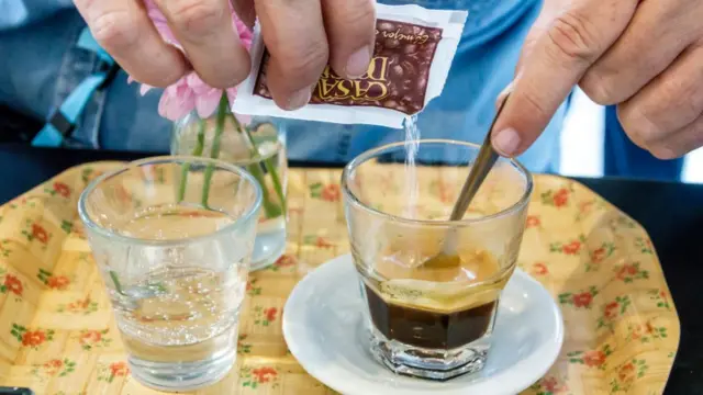 চা কফিতে চিনি খেলে সেটাও চিনিযুক্ত পানীয় হিসেবেই বিবেচিত হবে।