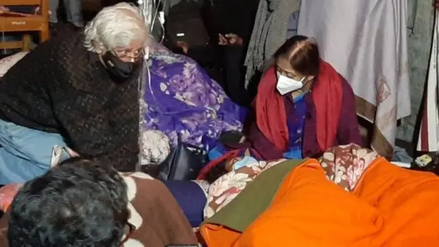 মঙ্গলবার দিবাগত রাত শাহজালাল বিশ্ববিদ্যালয়ে গিয়ে মুহম্মদ জাফর ইকবাল অনশনরত শিক্ষার্থীদের সঙ্গে কথা বলেন।