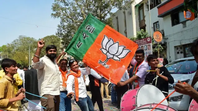 குஜராத், இமாச்சல பிரதேசம் சட்டப்பேரவை தேர்தல் வாக்கு எண்ணிக்கை தொடங்கியது